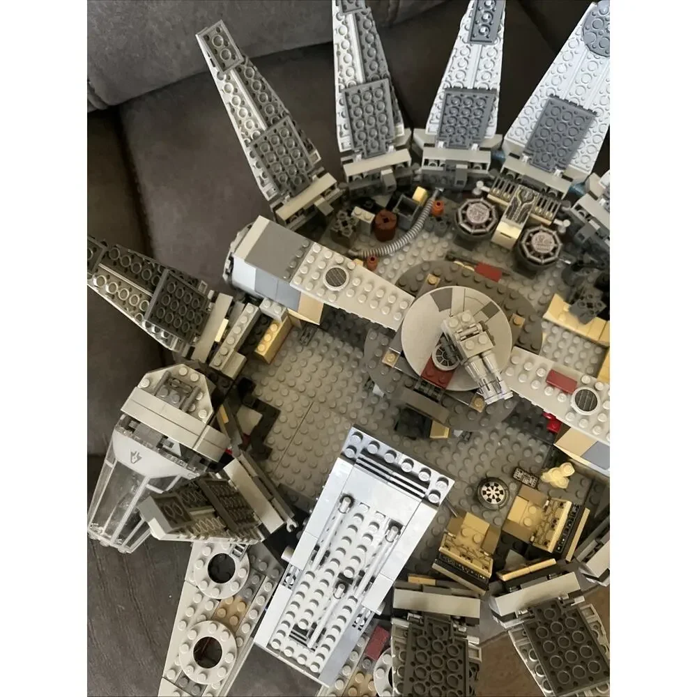 Lego Star Wars Millenium Falcon (7965) Build Only